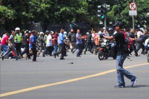 http://cdn.idntimes.com/content-images/post/20160114/ini-foto-terduga-pelaku-penembakan-di-sarinah-nbaec6wz58-92232e808f65072ddb888a229788f762.jpg