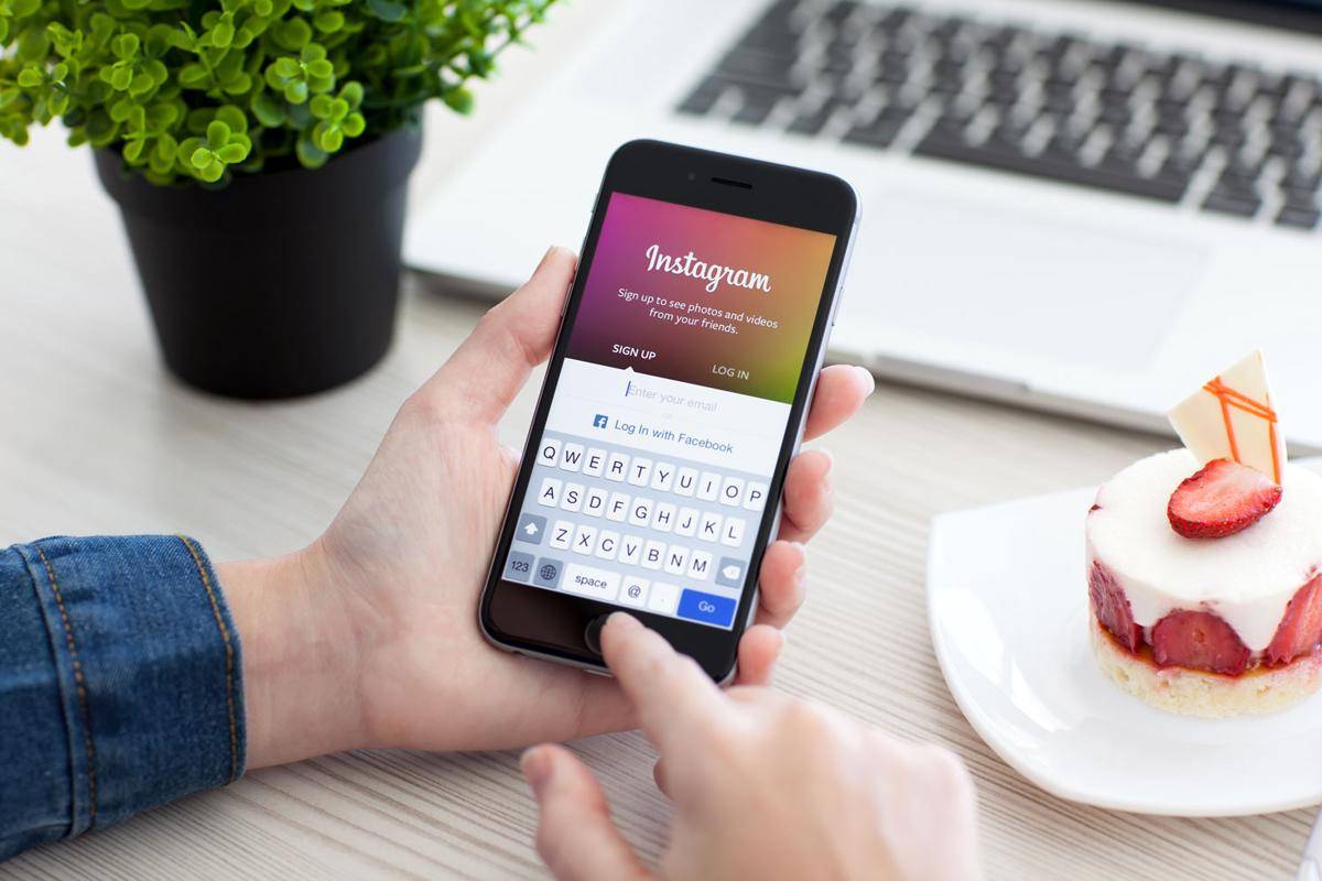 http://cdn.idntimes.com/content-images/post/20160618/instagram-keyboard-app-take-pictures-photos-pics-1678c17cd32c3ea6b812a46da8c9506d.jpg