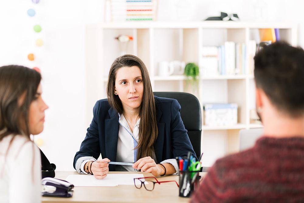 https://cdn.idntimes.com/content-images/post/20170417/interviewer-2b079b68da6a67ca09505d0e43407766.jpg