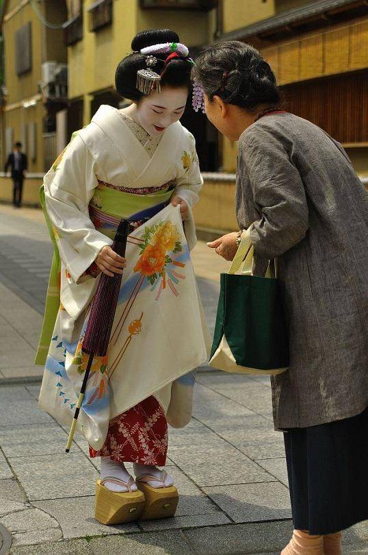 http://cdn.idntimes.com/content-images/post/20150829/japan3_politejapanese.jpg