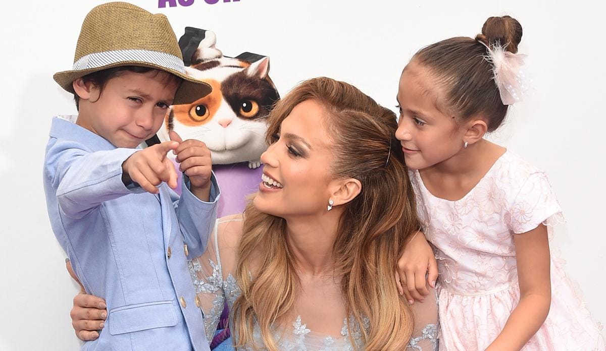 https://cdn.idntimes.com/content-images/post/20170410/jennifer-lopez-celebrates-her-twins-eight-birthday-social-6ddcaeb273b2351bcbb516fc36a5abf7.jpg