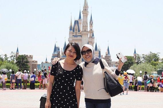 http://cdn.idntimes.com/content-images/post/20151017/jepang7_disneyland.jpg