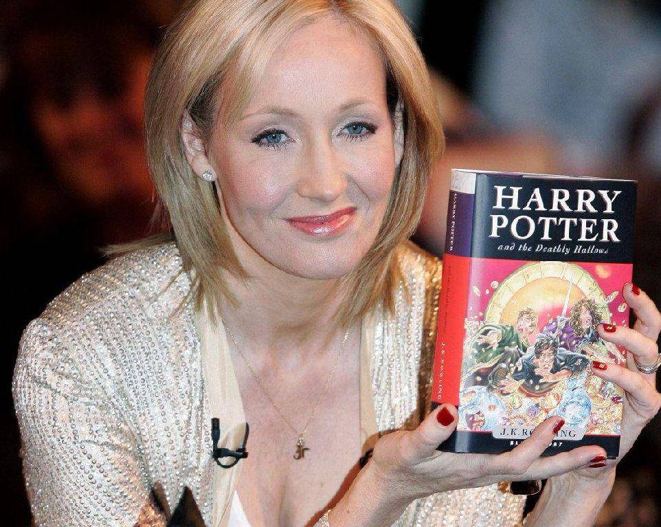 https://cdn.idntimes.com/content-images/post/20170215/jk-rowling-5828a0ebfceac7dfa86746c43d9cd338.jpg