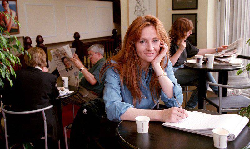 https://cdn.idntimes.com/content-images/post/20170511/jkrowling-96c052ad28b65f12d3286426a7ddf0a5.jpg