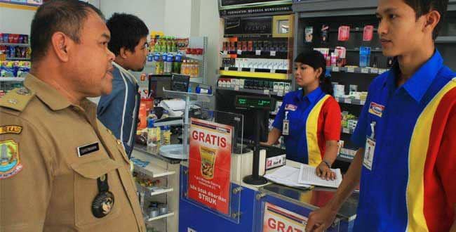 http://cdn.idntimes.com/content-images/post/20160211/karyawan-indomaret-f7753a69d4d4be0bac993f7da96175f3.jpg