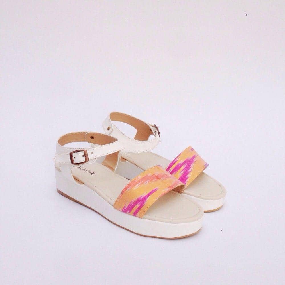 http://cdn.idntimes.com/content-images/post/20160407/klastik-footwear-klastikfootwearcom-0c324622eeb49741ce94987ce90df682.JPG