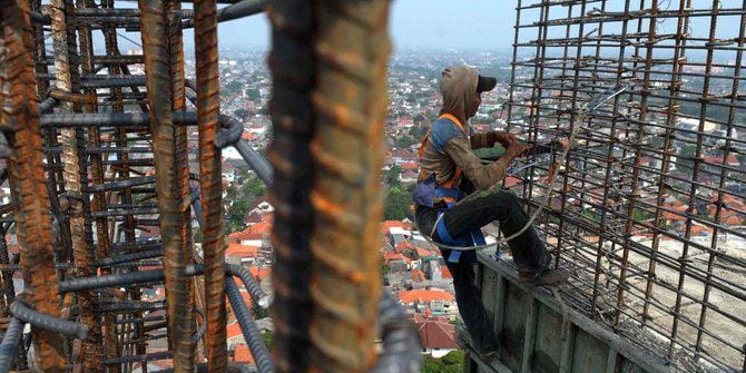 https://cdn.idntimes.com/content-images/post/20170512/kuli-bangunan-ce107a656482edfdb1cac5ea46647e44.jpg
