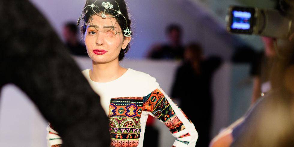 https://cdn.idntimes.com/content-images/post/20160913/landscape-1473428342-nyfw-ss17-030-fd0a194a53f92f0da4244b5ec2b2c49f.jpg