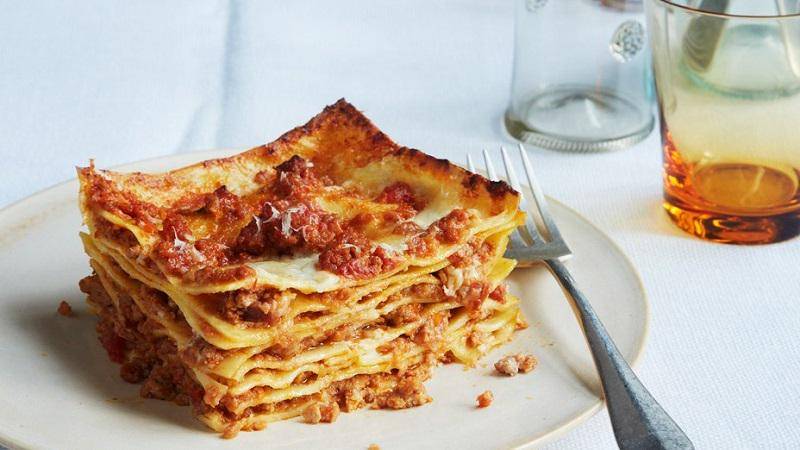 https://cdn.idntimes.com/content-images/post/20170517/lasagna-bolognese-d9f0ec153ca9e6c1c07c60f70a1f0bd3.jpg