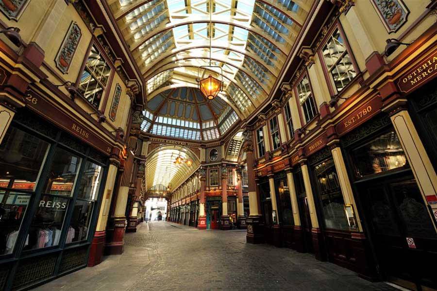 https://cdn.idntimes.com/content-images/post/20170112/leadenhall-market-nw090609-005cae96bbe0f9be75bd1d07e860336e.jpg