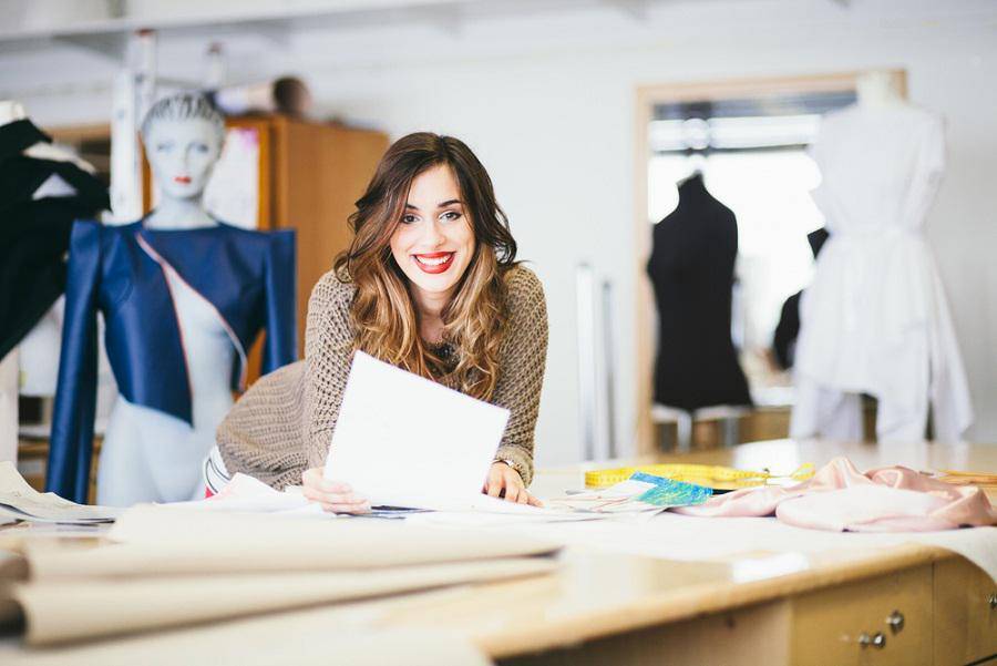 https://cdn.idntimes.com/content-images/post/20160614/learn-how-to-become-a-fashion-designer-869f943b04caf413c121e65046ccb36f.jpg