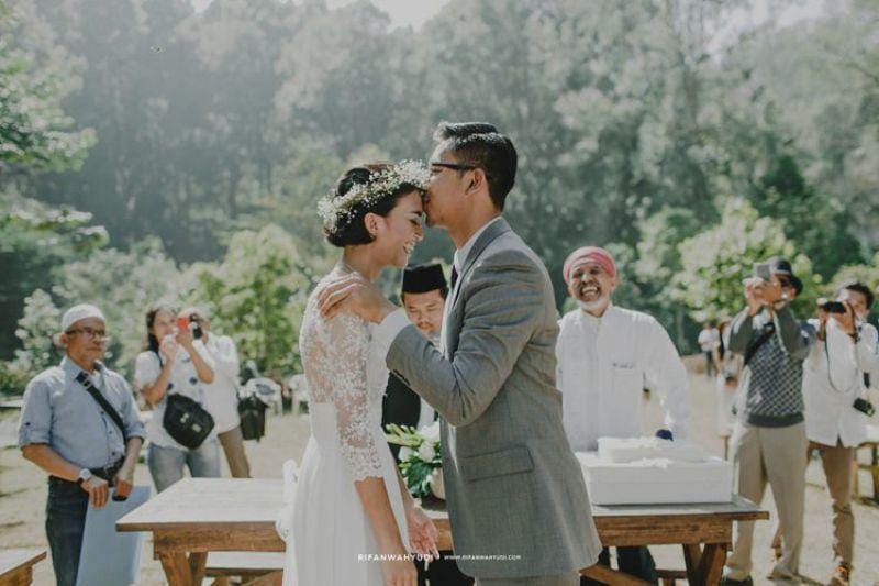 http://cdn.idntimes.com/content-images/post/20160203/lilan-indra-wedding-031-1448009045-750x500-91542cc04b29253ab358b7d19e8eb44d.jpg
