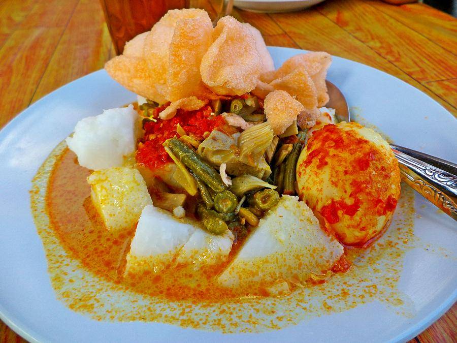 https://cdn.idntimes.com/content-images/post/20160922/lontong-sayur-spesial-ff50531b16e0690603f7e4be241256d2.jpg