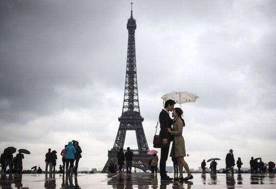 http://cdn.idntimes.com/content-images/post/20151004/loveinparis.jpg