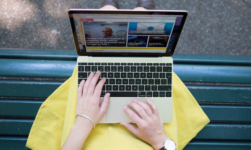 https://cdn.idntimes.com/content-images/post/20170309/macbook-2-03728b581f723c10d67f0165f7dd3ea2.jpg