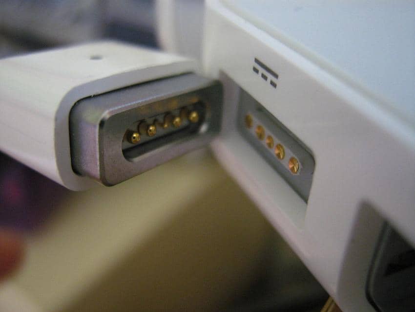 https://cdn.idntimes.com/content-images/post/20161029/magsafe-e35f4e172118344936acbc7d1eefbe7f.jpg