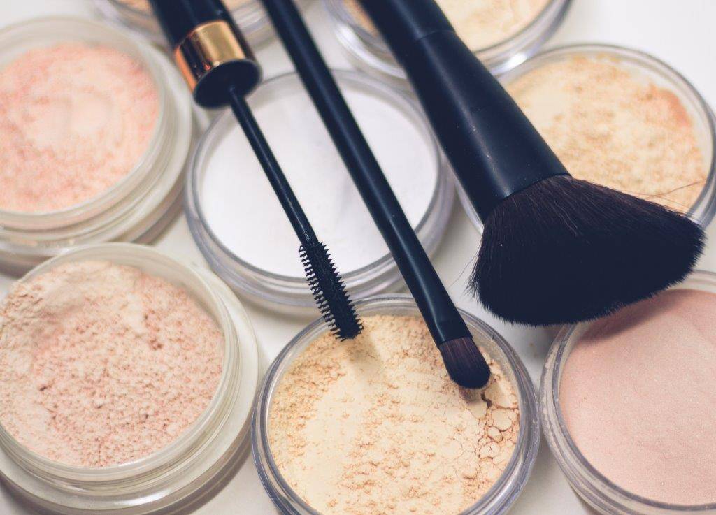 https://cdn.idntimes.com/content-images/post/20180503/makeup2-6046ac5765bd3cdf556fcb17eb1a13ca.jpg