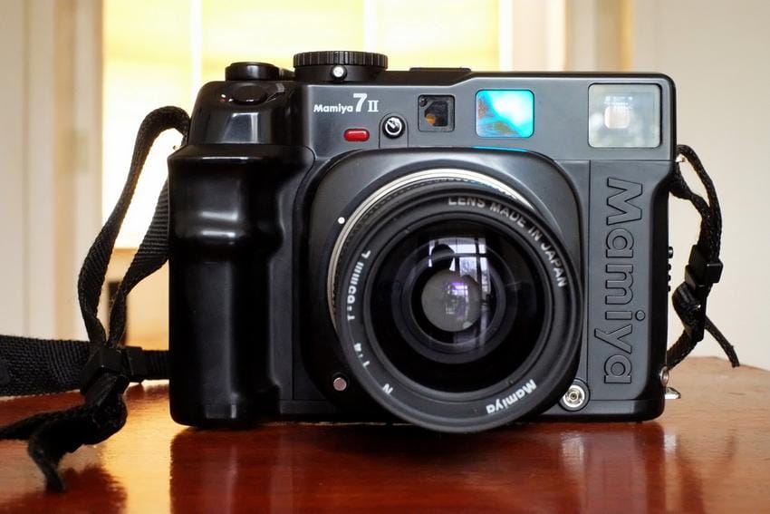 https://cdn.idntimes.com/content-images/post/20161117/mamiya-7-ii-3d300ab521858c2eae866f53a0503152.jpg