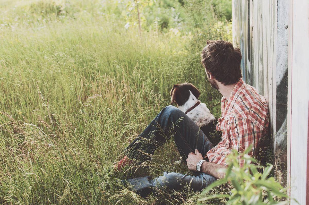 https://cdn.idntimes.com/content-images/post/20161117/man-and-dog-1149400-1280-c83d6354f660bb70c18c8731fa35e40b.jpg