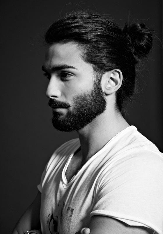 https://cdn.idntimes.com/content-images/post/20170505/man-bun-hairstyle-ideas-with-beard-and-mustache-0ee89f76911ba51fd43acac3ae40806b.jpg