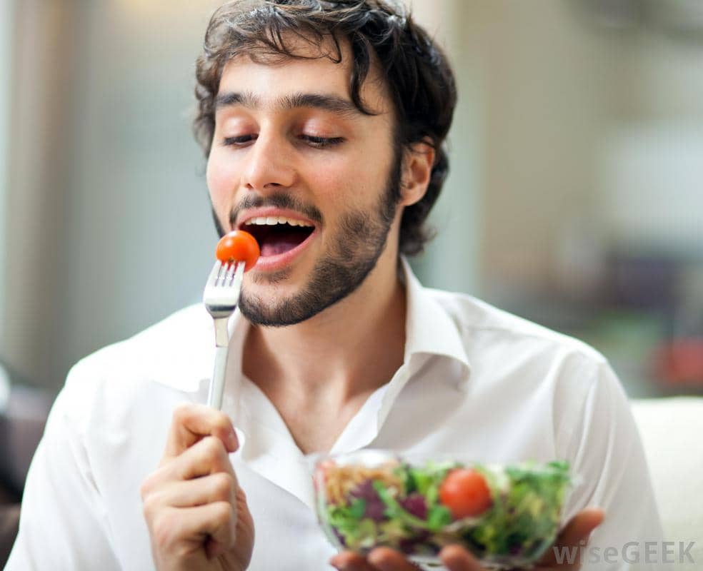 https://cdn.idntimes.com/content-images/post/20170428/man-in-white-shirt-eating-salad-a853fc3b8a54bf6b89948cdb7524508e.jpg