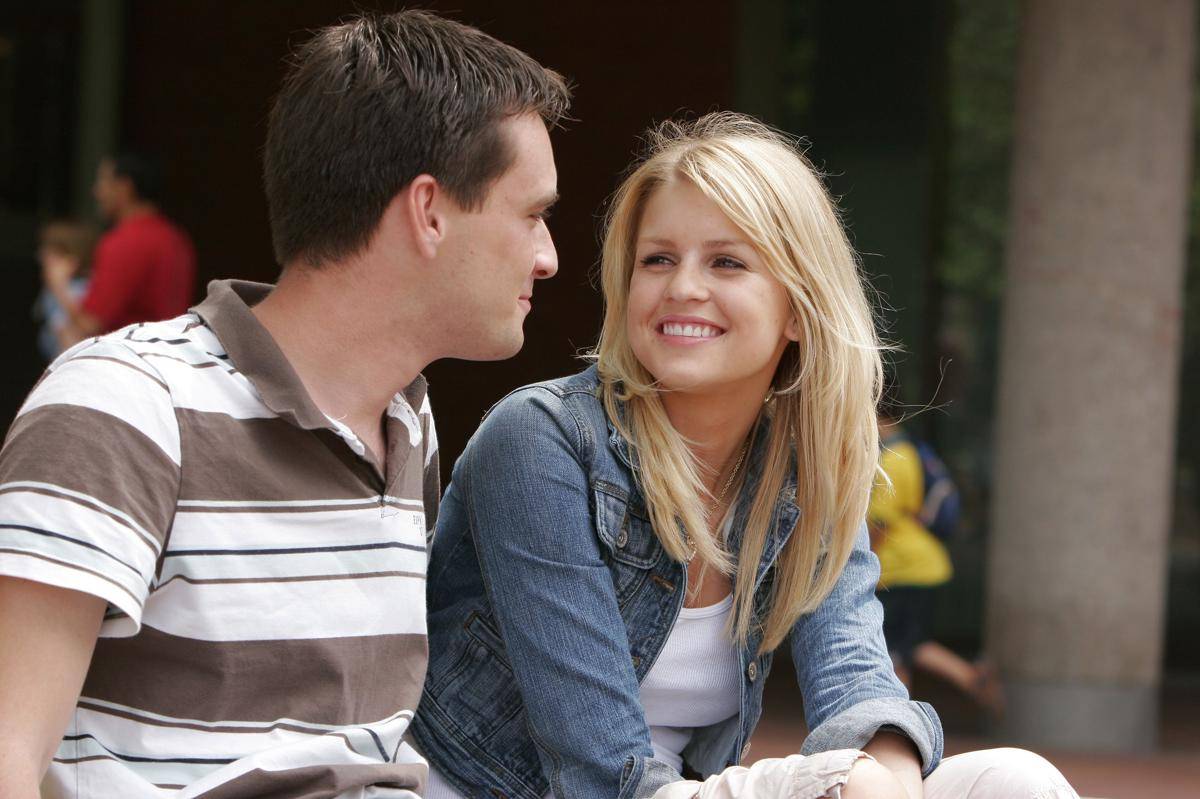 https://cdn.idntimes.com/content-images/post/20170502/man-woman-dating-add7aca8e474a5943c2594bbeceb79f9.jpg