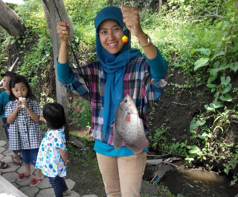 http://cdn.idntimes.com/content-images/post/20151107/mancing.jpg
