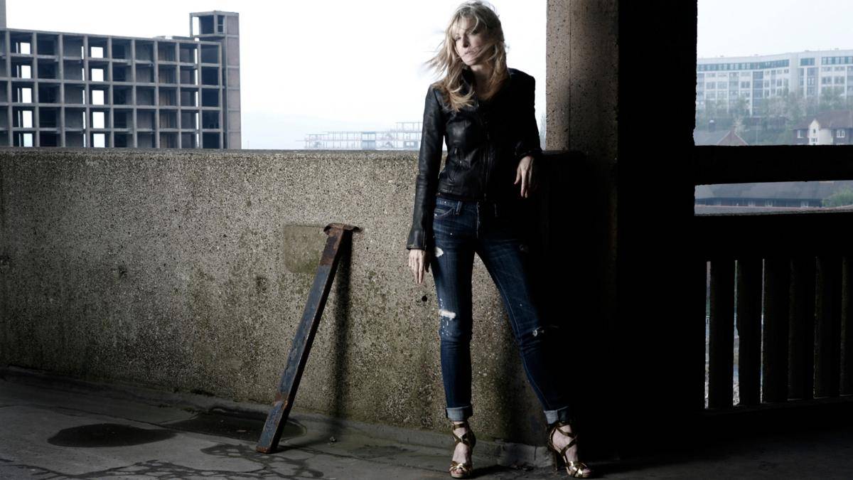 http://cdn.idntimes.com/content-images/post/20160623/mary-anne-hobbs-girl-blonde-houses-look-8932-2048x1152-f04b69e0e42eefbcfc7ab362480da9d7.jpg