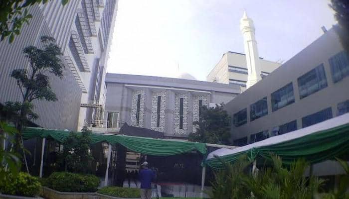 https://cdn.idntimes.com/content-images/post/20161104/masjid-fatahillah-di-balaikota-dki-jakarta-700x400-8d3bab8cc2d50d7d14fc57e1ed9b966f.jpg