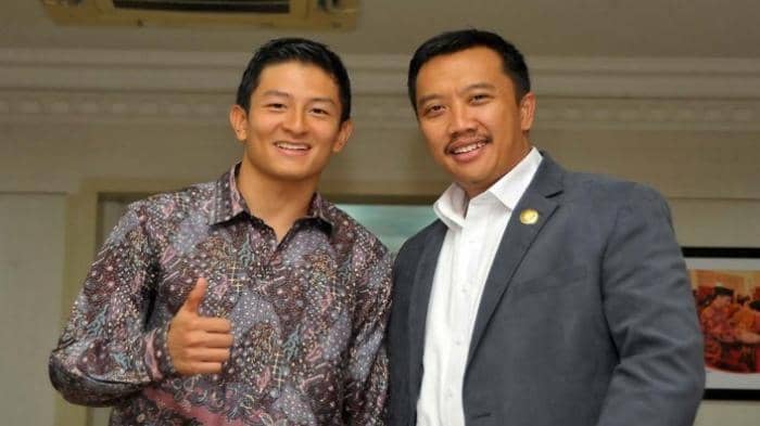 http://cdn.idntimes.com/content-images/post/20160303/menpora-imam-nahrawi-berfoto-dengan-rio-haryanto-di-kantor-20151218-191621-2a120dec7cccd7ad12ff2ceb6f842840.jpg