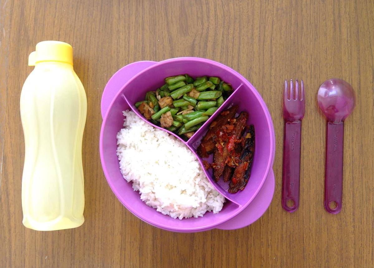https://cdn.idntimes.com/content-images/post/20160917/menu-bekal-makan-siang-praktis-untuk-pasangan4-352edfa499433d8523d34a8bb33fd5c9.jpg