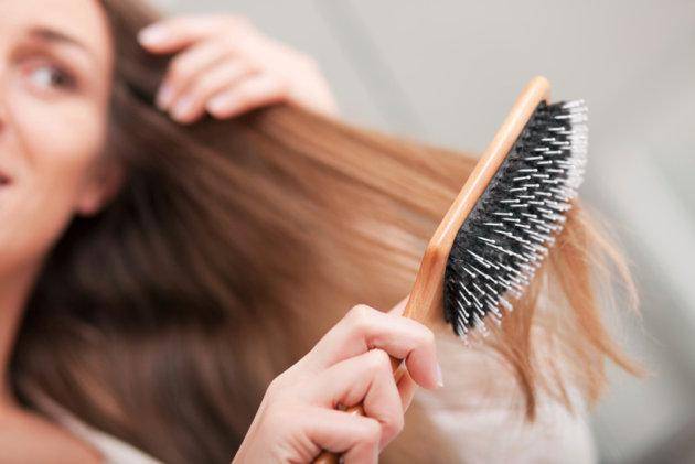 https://cdn.idntimes.com/content-images/post/20170517/menyisir-rambut-244d341c2623a5858952c0ba299dddab.jpg