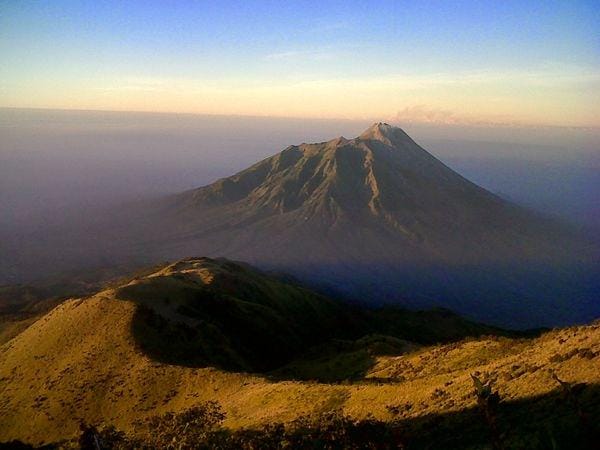 http://cdn.idntimes.com/content-images/post/20160318/merbabu-outdoorcorner-wordpress-e7a364a087e68ef49df63c4f593f58f6.jpg
