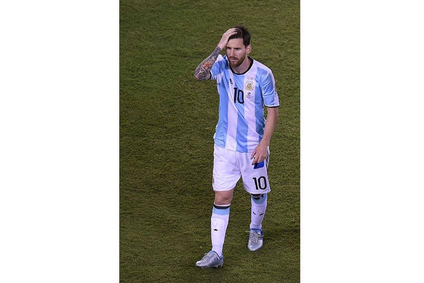 http://cdn.idntimes.com/content-images/post/20160627/messi-mirror-f9121caf540a018eeb02475b51bb4fbd.jpg