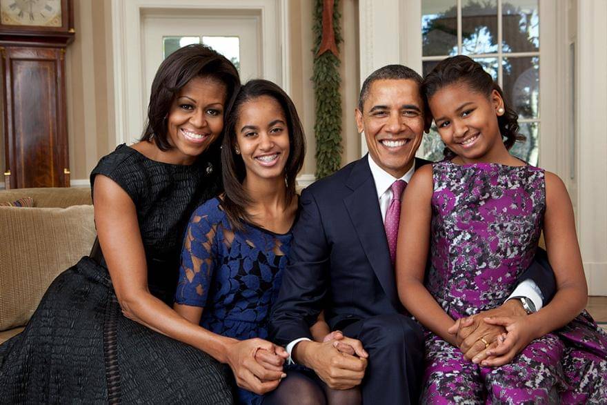 https://cdn.idntimes.com/content-images/post/20170118/michelle-barack-obama-love-photos-30-587ce83503c77-880-b8944fe8f8202f59cfc5db7e060fc0b5.jpg