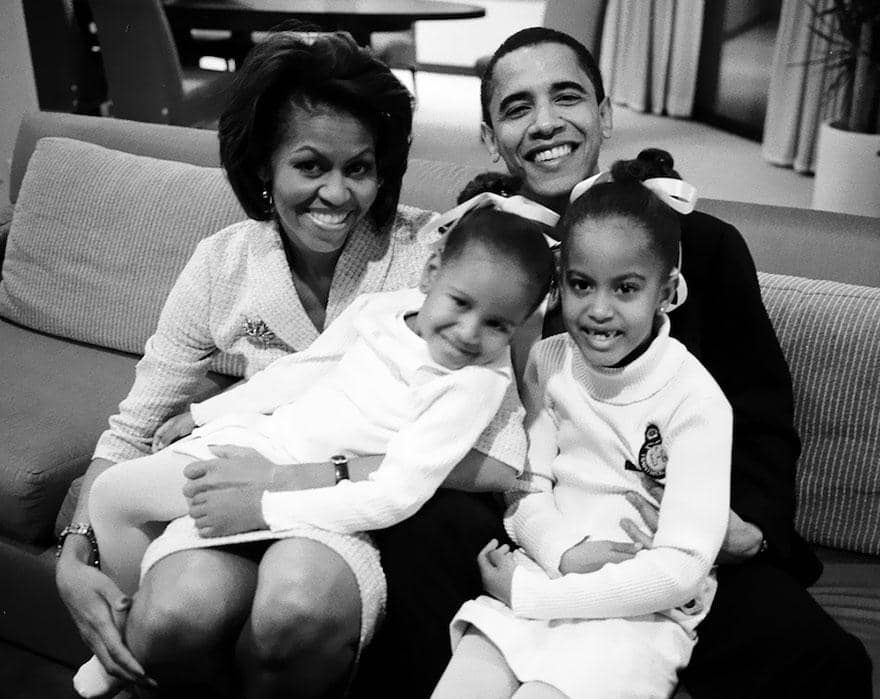https://cdn.idntimes.com/content-images/post/20170118/michelle-barack-obama-love-photos-4-587ce7ff5c9b1-880-e69c63b6496f31f92b66778127e7078e.jpg