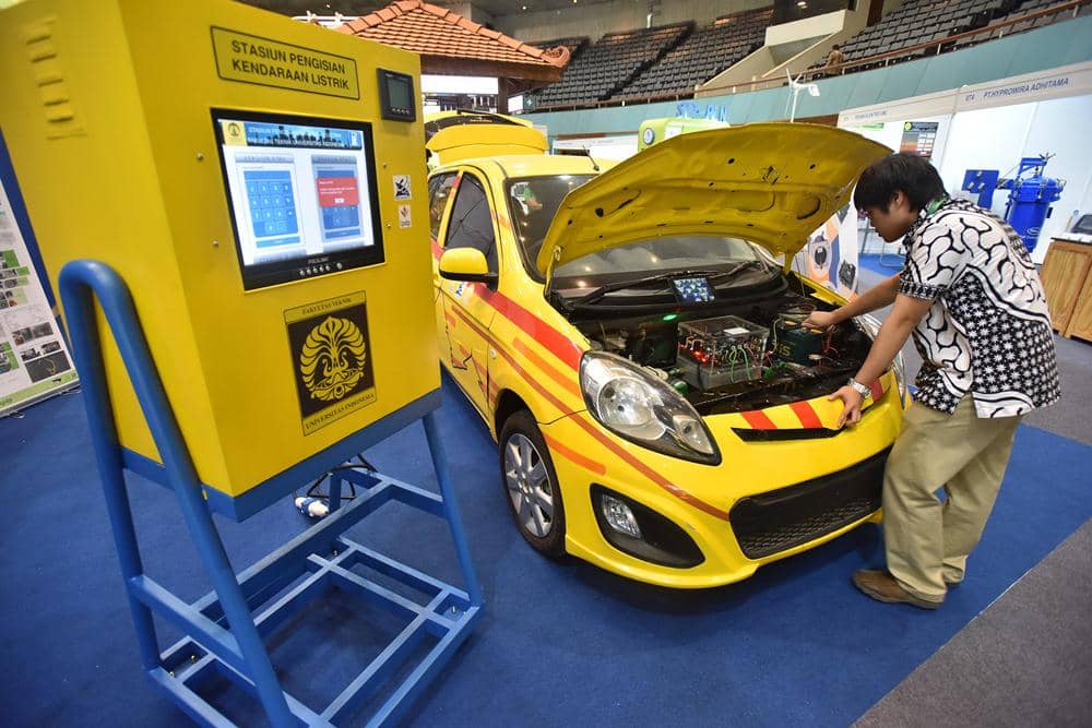 https://cdn.idntimes.com/content-images/post/20161012/mobil-listrik-nasional-280916-wsj-4-109041948fec596815d53662f3438783.jpg