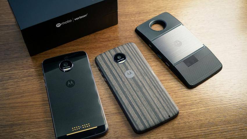https://cdn.idntimes.com/content-images/post/20170418/moto-z-c8f053029525605b8caa9513c7a6e0c9.jpg