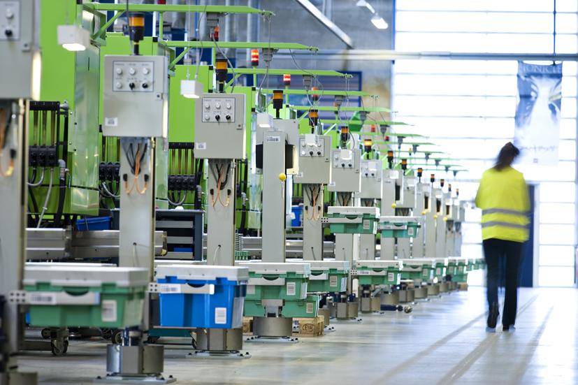 http://cdn.idntimes.com/content-images/post/20160618/moulding-machines2-34a423966cba7886c030881157a21f95.jpg