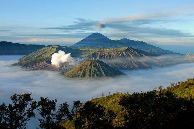 https://cdn.idntimes.com/content-images/post/20170413/mount-bromo-most-beautiful-place-in-indonesia-tourism-af314a14ca1f681676914f667ea2df93.jpg