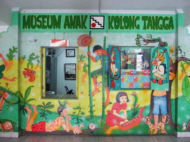 http://cdn.idntimes.com/content-images/post/20160626/museum-anak-kolong-tangga-924c421b975f4dea9013f8dcd552d0b5.jpg
