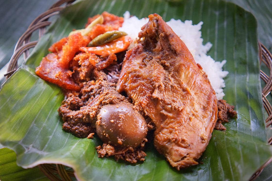 http://cdn.idntimes.com/content-images/post/20160525/nasi-gudeg-telur-dada-ayam-38a0dc5c47ae7a2660f1427b6cec5080.jpg