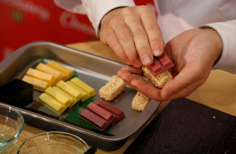 https://cdn.idntimes.com/content-images/post/20170209/nestle-japan-s-sushi-shaped-kitkats-for-the-upcoming-valentine-s-data-7524e04d66e5f637be2409ce3d1fd078.jpg
