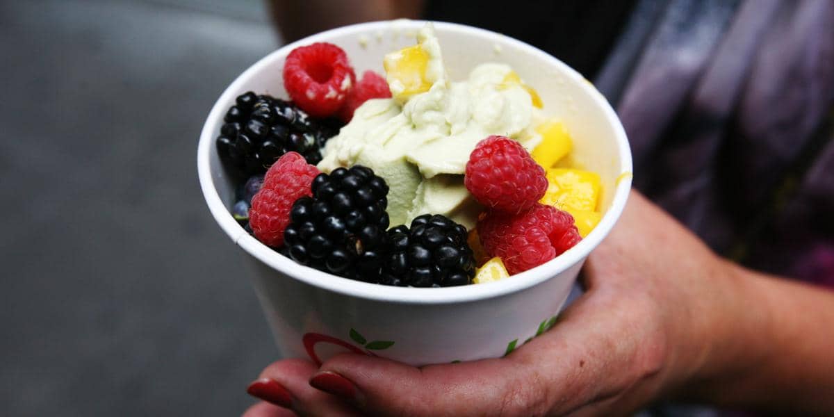 https://cdn.idntimes.com/content-images/post/20161225/o-frozen-yogurt-facebook-edbe834a5030a7181fa49b49af69196f.jpg