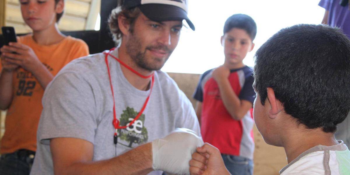 https://cdn.idntimes.com/content-images/post/20170119/o-paul-walker-charity-facebook-ba36afadfc5eaf65abfee7c4404e6f1b.jpg