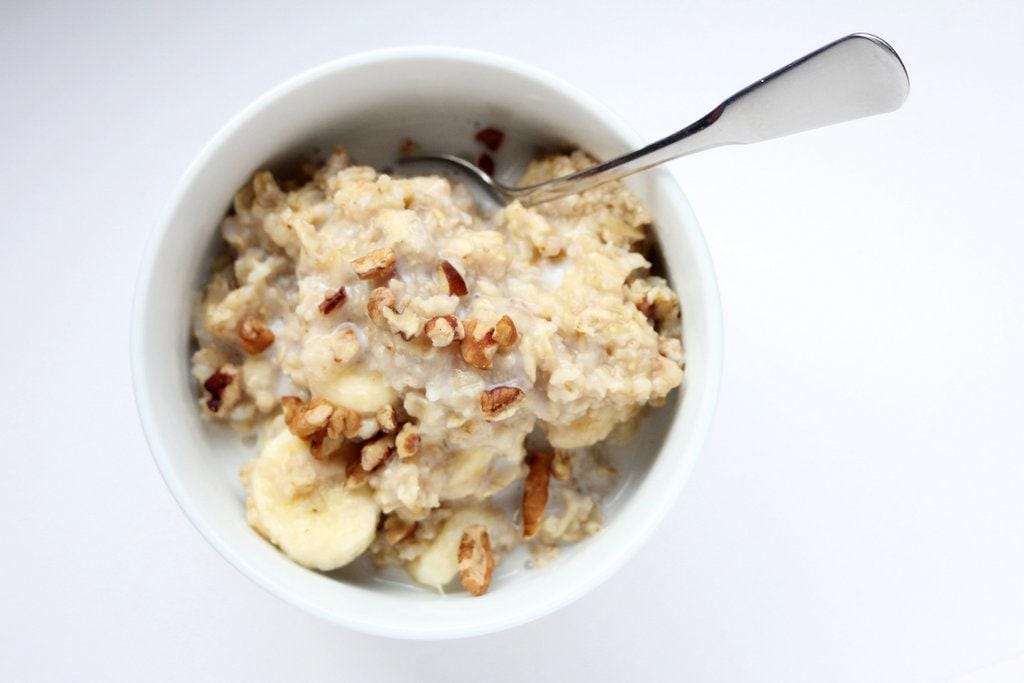 http://cdn.idntimes.com/content-images/post/20160503/oatmeal-0cabea6e113db4ab05c46cbb193b06df.jpg