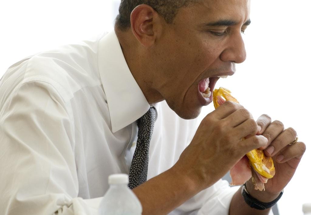 https://cdn.idntimes.com/content-images/post/20161224/obama-eating-kosher-fee6440ad7c465d10926e8e77b3c5b8a.jpg