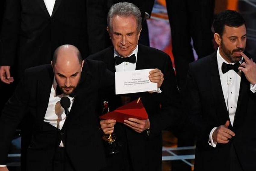 https://cdn.idntimes.com/content-images/post/20170227/oscar-2017-salah-sebut-2-4a08c2ab2ca7824d17ad4d53339b34f7.jpg