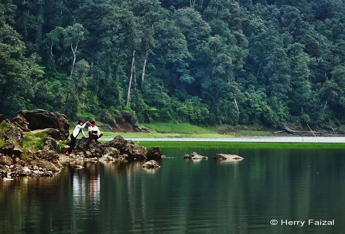 http://cdn.idntimes.com/content-images/post/20160131/pacaran-di-situ-patenggang-ffd5b23e77f6430940a321f9e6f4dfe9.jpg