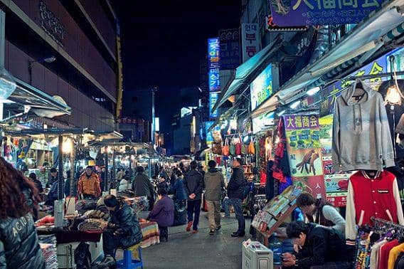 http://cdn.idntimes.com/content-images/post/20151208/pasardongdaemun-1a6483fb4f97fa7549d35456d73ee7c8.jpg